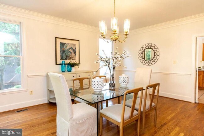 Foto del edificio - 6413 Wilson Ln