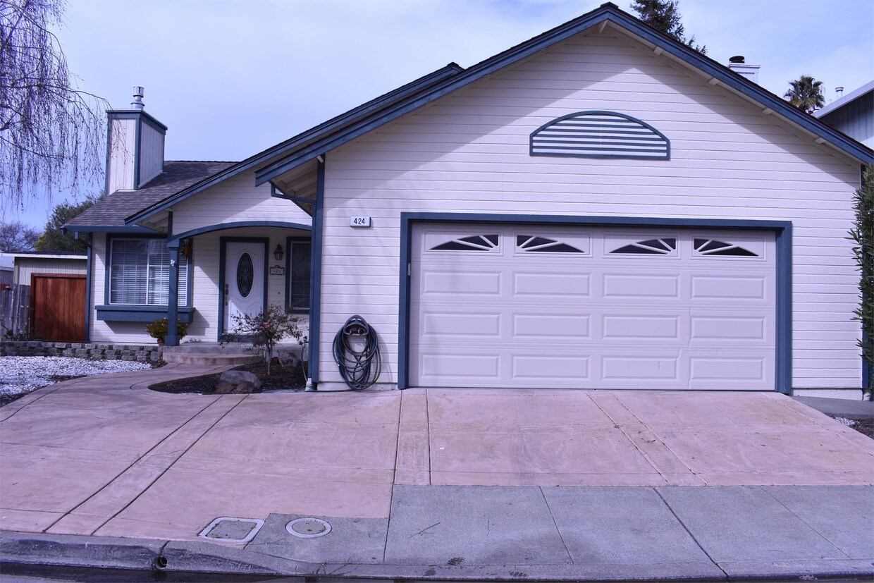 Primary Photo - 424 Canyon Creek Dr