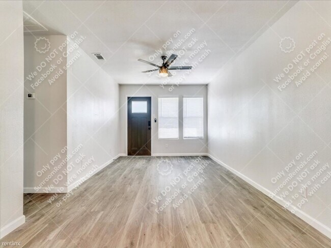 Building Photo - 3 br, 1 bath House - 703 E Celeste Dr
