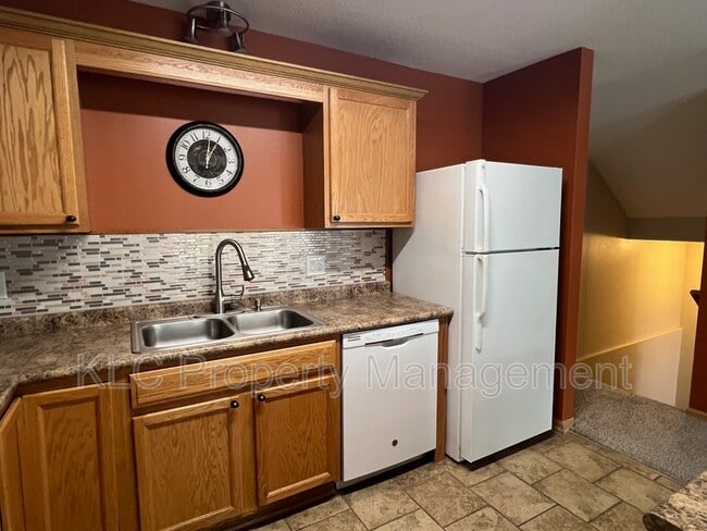 Building Photo - 3117 SW Sharmin Ln