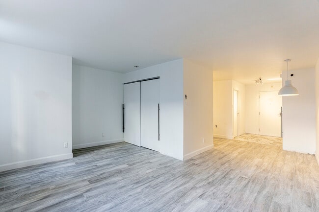 Building Photo - 540 Boul Charest