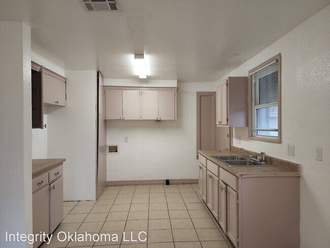 Foto del edificio - 3 br, 1 bath House - 800 SW 28th ST.