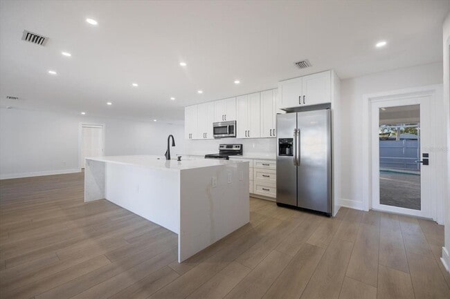 Foto del edificio - 328 Monet Dr