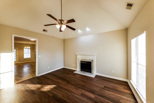 Building Photo - 112 Charlton Ln