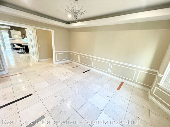 Building Photo - 4 br, 3.5 bath House - 10328 Olive St