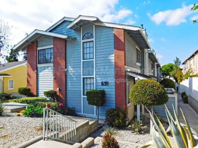 Photo - 691 South Marengo Avenue Townhome