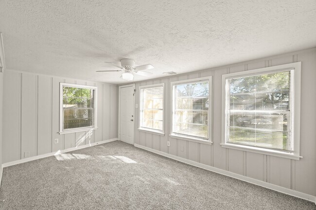 Foto del edificio - 203 W Hart Ave