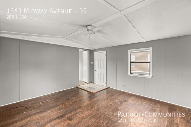 Foto del edificio - 1363 Midway Ave