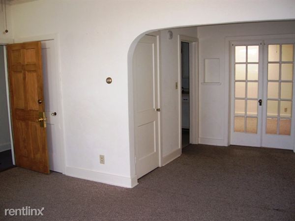 Primary Photo - 208 1/2 E Main St