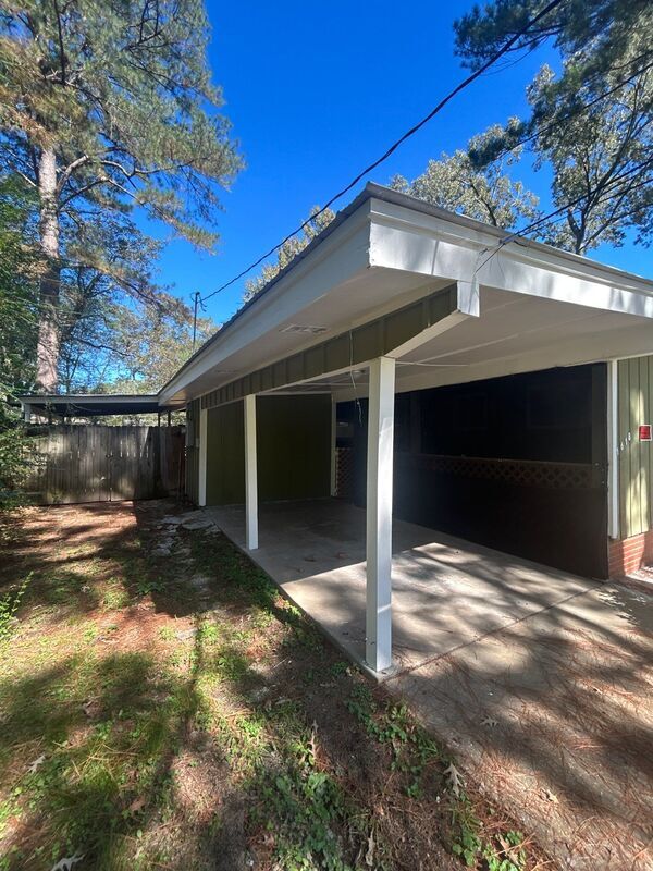Building Photo - 1618 Kentwood Dr