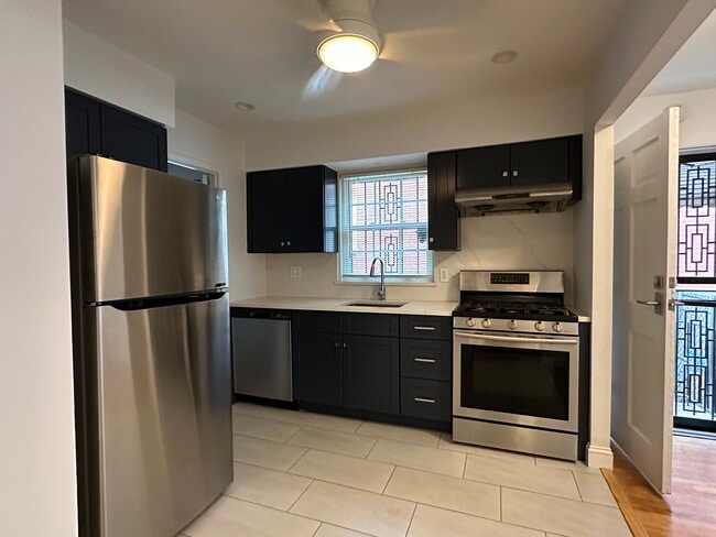 Kitchen - 1843 Clintonville St