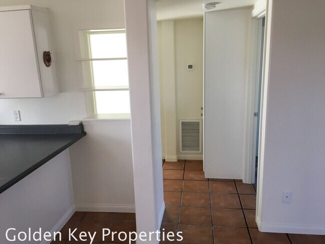 Foto del edificio - 2-Bedroom + 2-car garage + ALL UTILITIES PAID