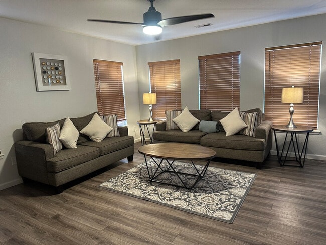 Foto del edificio - 11987 Bolton Dr