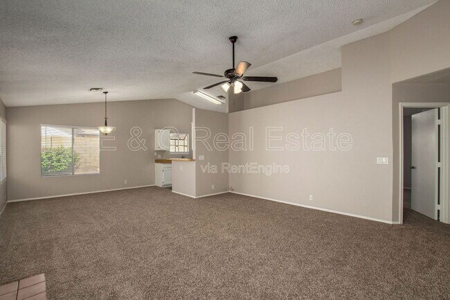 Foto del edificio - 10015 N 66th Dr