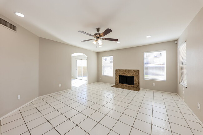 Building Photo - 7631 W Cinnabar Ave