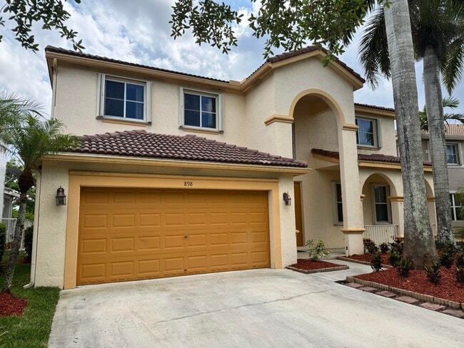 Building Photo - 898 Tulip Cir