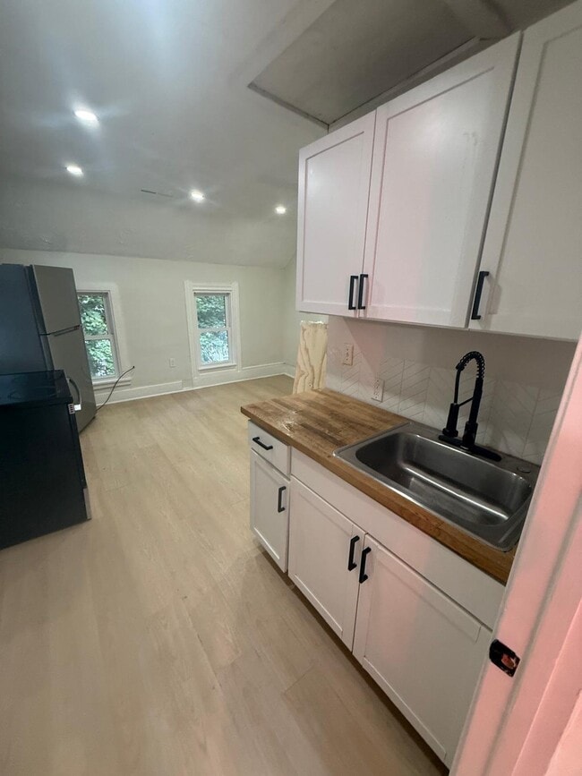 Foto del edificio - 3202 Bradwell Ave