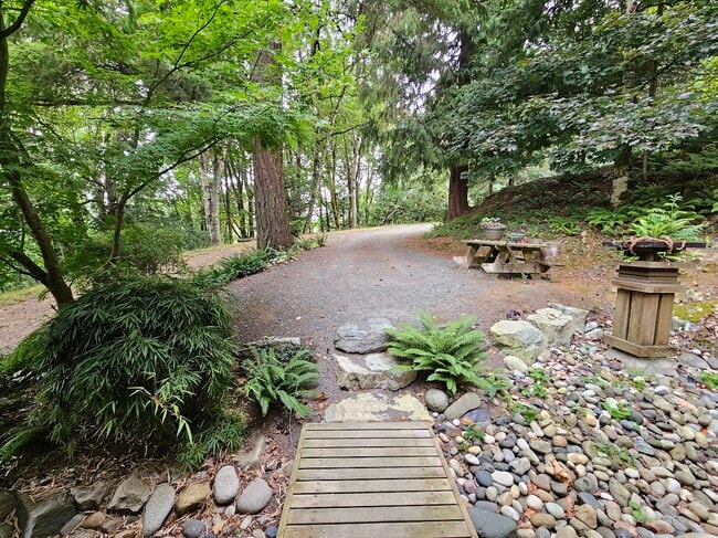 Photo du bâtiment - 43059 Old Orchard Rd