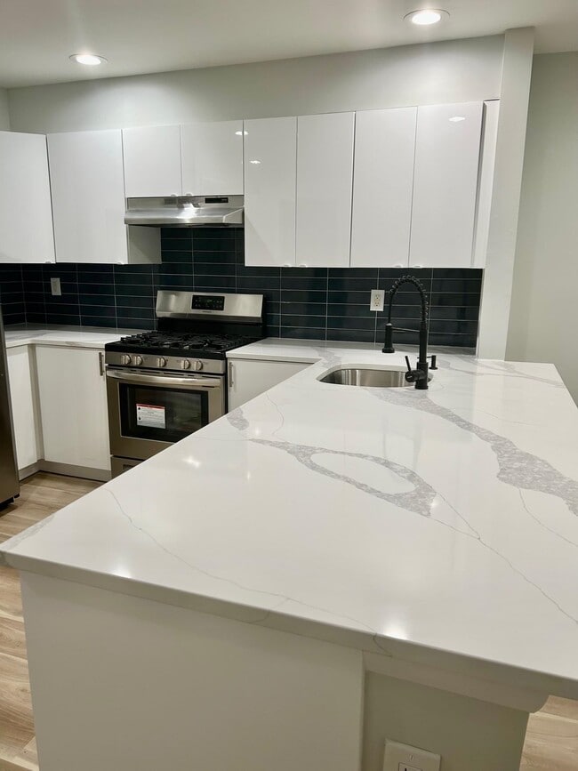 Building Photo - 772 Spinnaker Ct