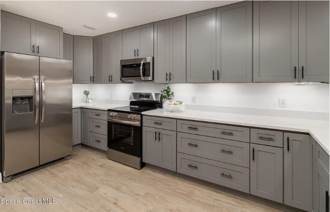 Building Photo - 1315 Armory Dr NE