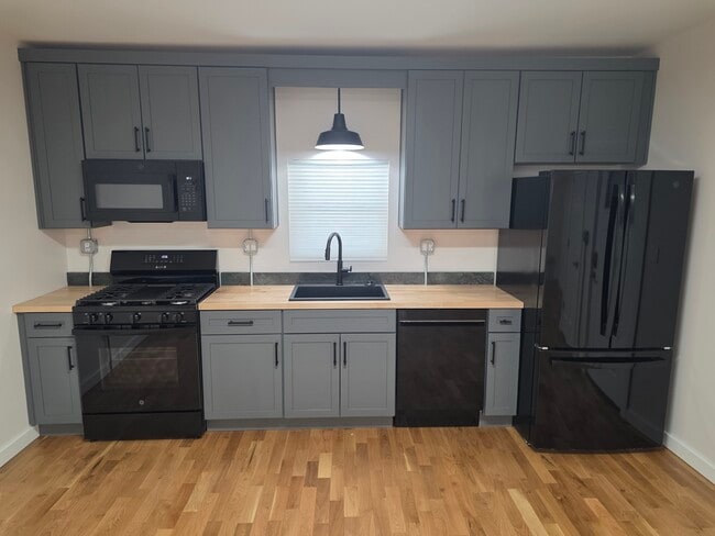 Building Photo - 659 Evergreen Ave