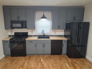 Building Photo - 659 Evergreen Ave