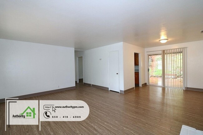 Building Photo - Awesome unit at 2802 Churn Ct.  Close to S...