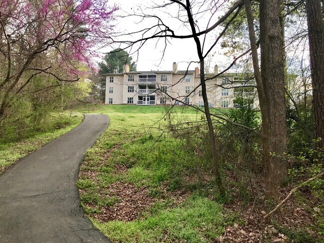 Building Photo - Newly Renovated 2/2 in Southpoint Area