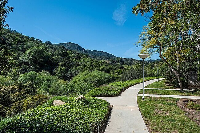 Foto del edificio - 1317 Palisades Dr
