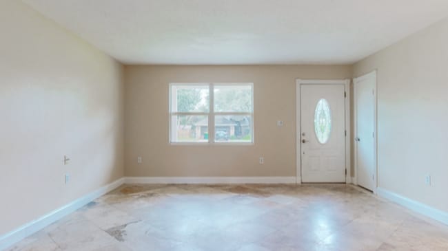 Building Photo - 330 Stahlman Ave