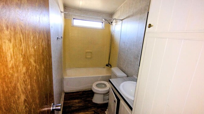 Foto del edificio - 190 Private Rd 3376 F