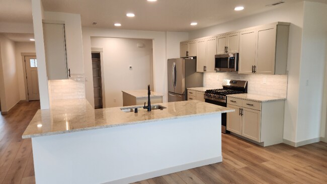 Foto del edificio - 7069 W 24th Ave