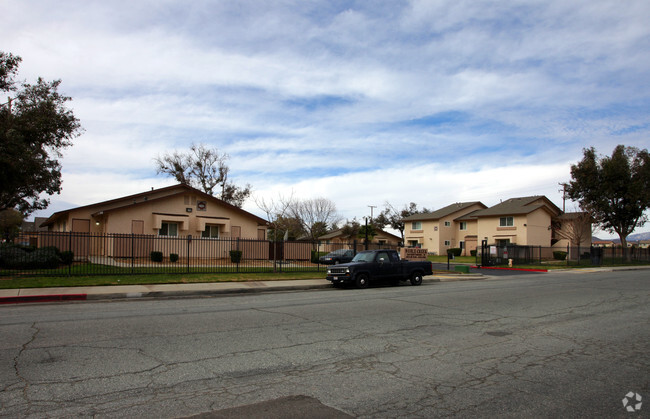 Building Photo - Noble Creek Apartments