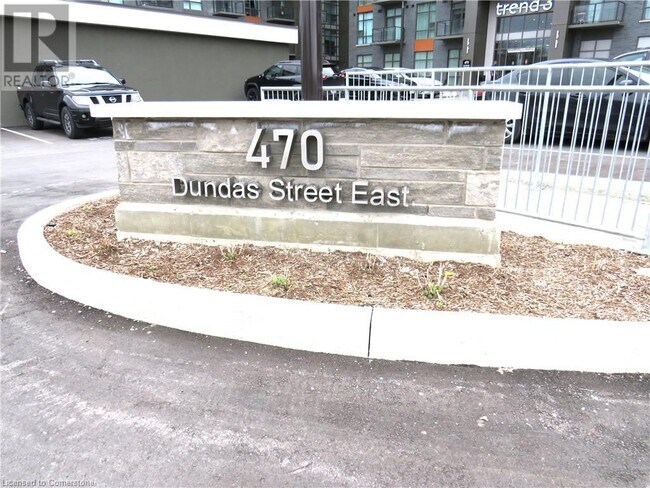 Building Photo - 470 Dundas St E