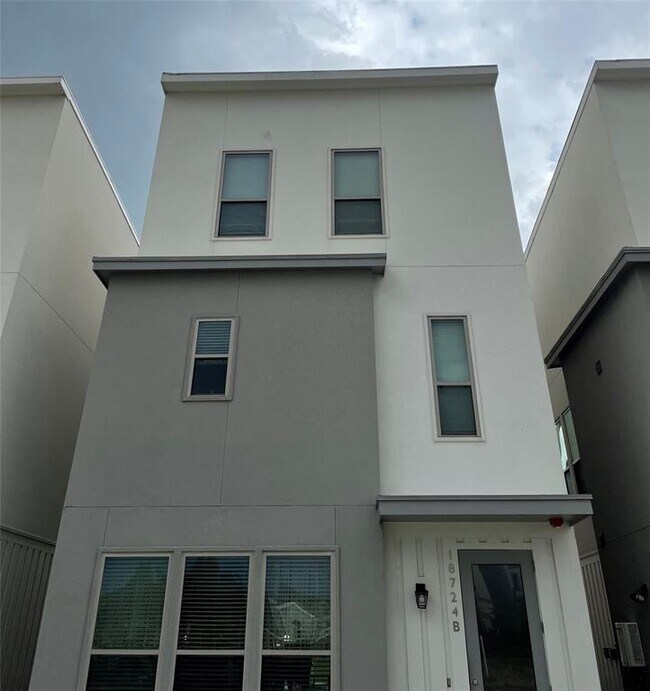 Foto del edificio - 18724 Centro Main St