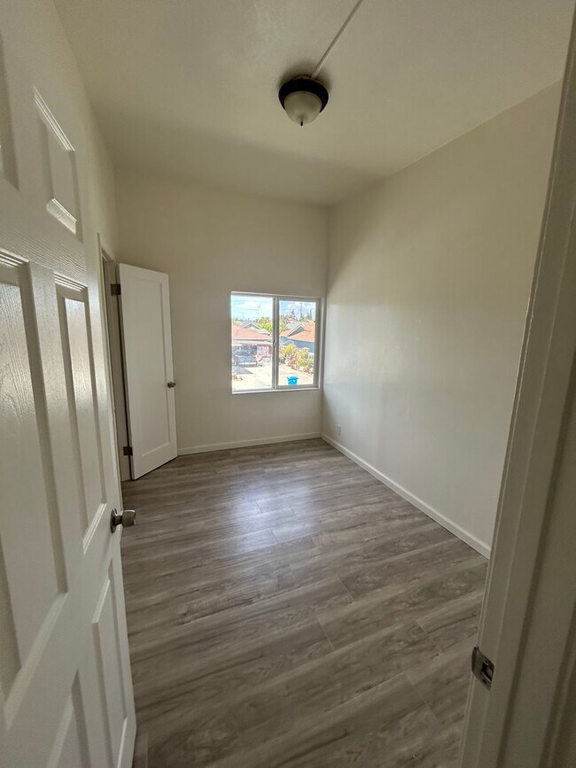 Building Photo - 991 Suiter St