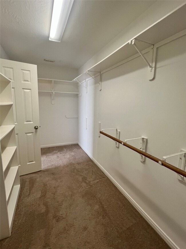 Building Photo - 411 White Oak Pointe Dr