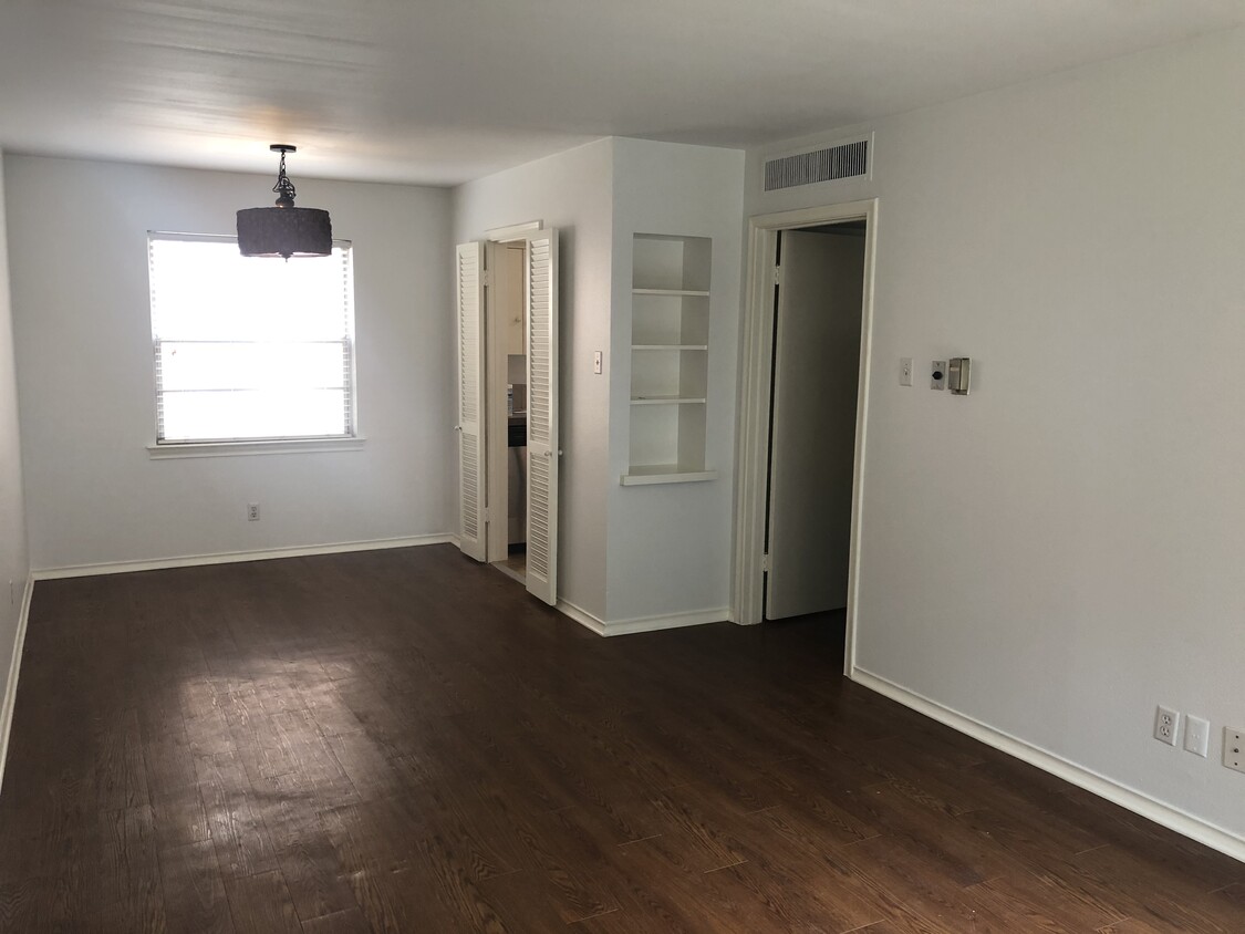 Living/Dining - 4700 Abbott Ave