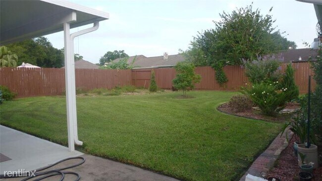 Building Photo - 4 br, 2.5 bath House - 2015 Point Clear Ct