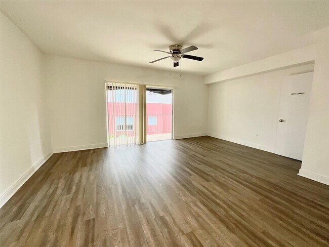 Building Photo - 9357 SW 77th Ave
