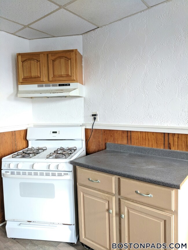 Building Photo - 103 Leyden St