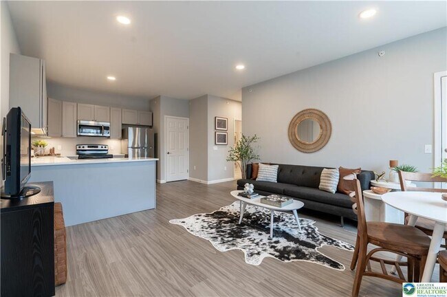 Building Photo - 948 N Front St