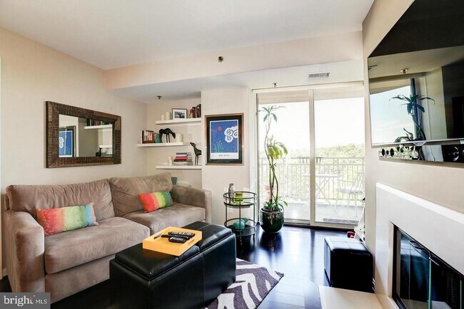 Foto del edificio - 7500 Woodmont Ave