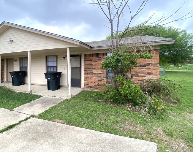 Foto del edificio - 4800 Rainbow Cir