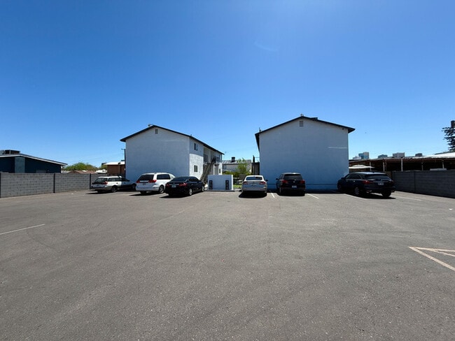 Building Photo - 719 N 12th Ave
