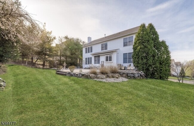 Building Photo - 2 Bedford Dr