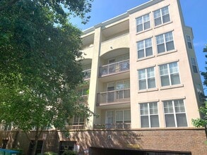 Building Photo - 405 W 7th St