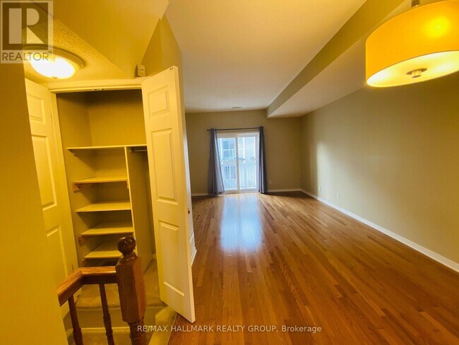 Building Photo - 338 London Terrace
