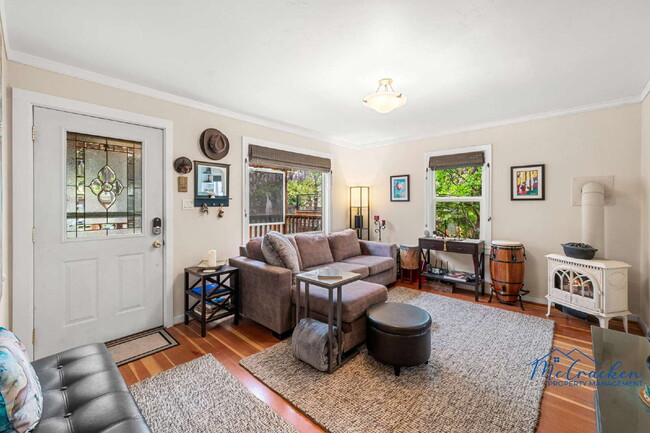 Building Photo - Serene, Artistic Retreat in the Heart of A...