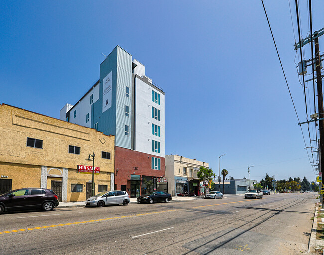 Building Photo - 1317 W Jefferson Blvd